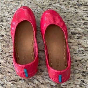 Size 7 Razzelberry Patent Tieks